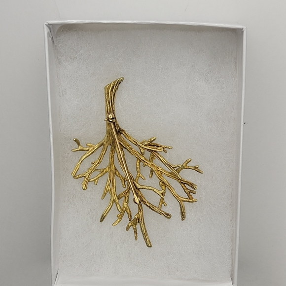 Tree brooch 14k solid yellow gold 9 grams - Picture 4 of 5